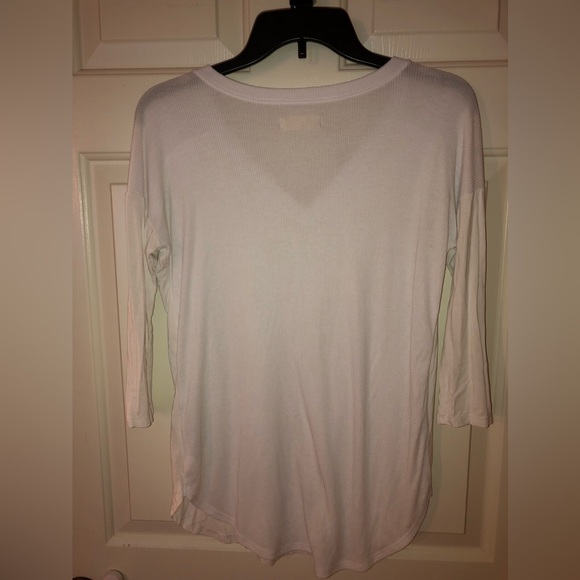 Hollister V-neck Top size small elbow length sleeves - Picture 6 of 7